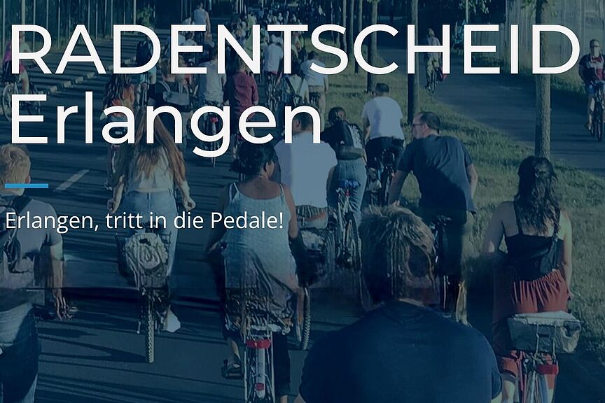Radentscheid Erlangen Cover Eine Gruppe von mindestens 30 jungen Menschen fährt im Sommer auf Fahrrädern eine Straße unter Bäumen entlang.