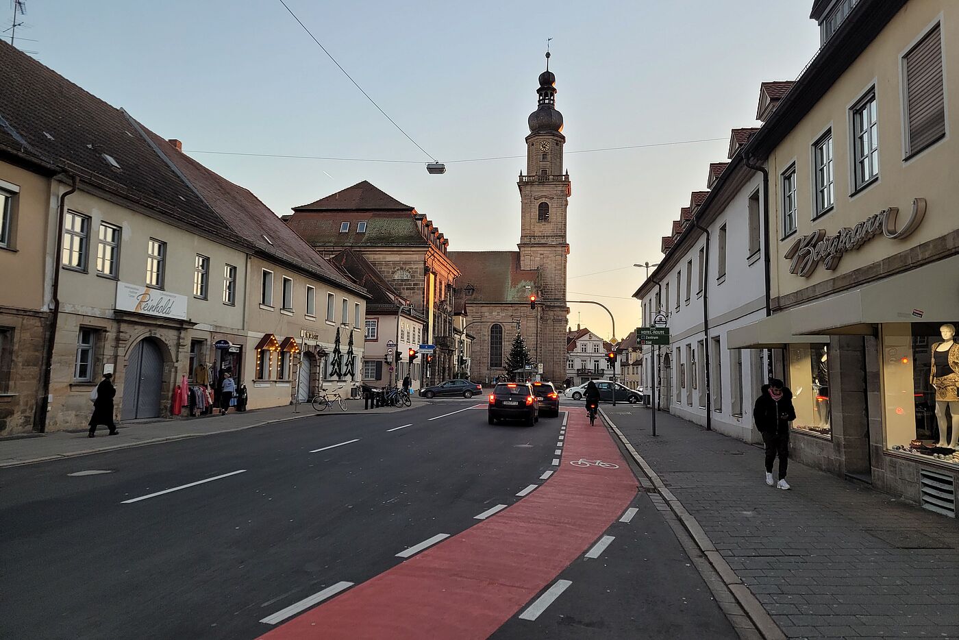 Schutzstreifen in der Hauptstraße