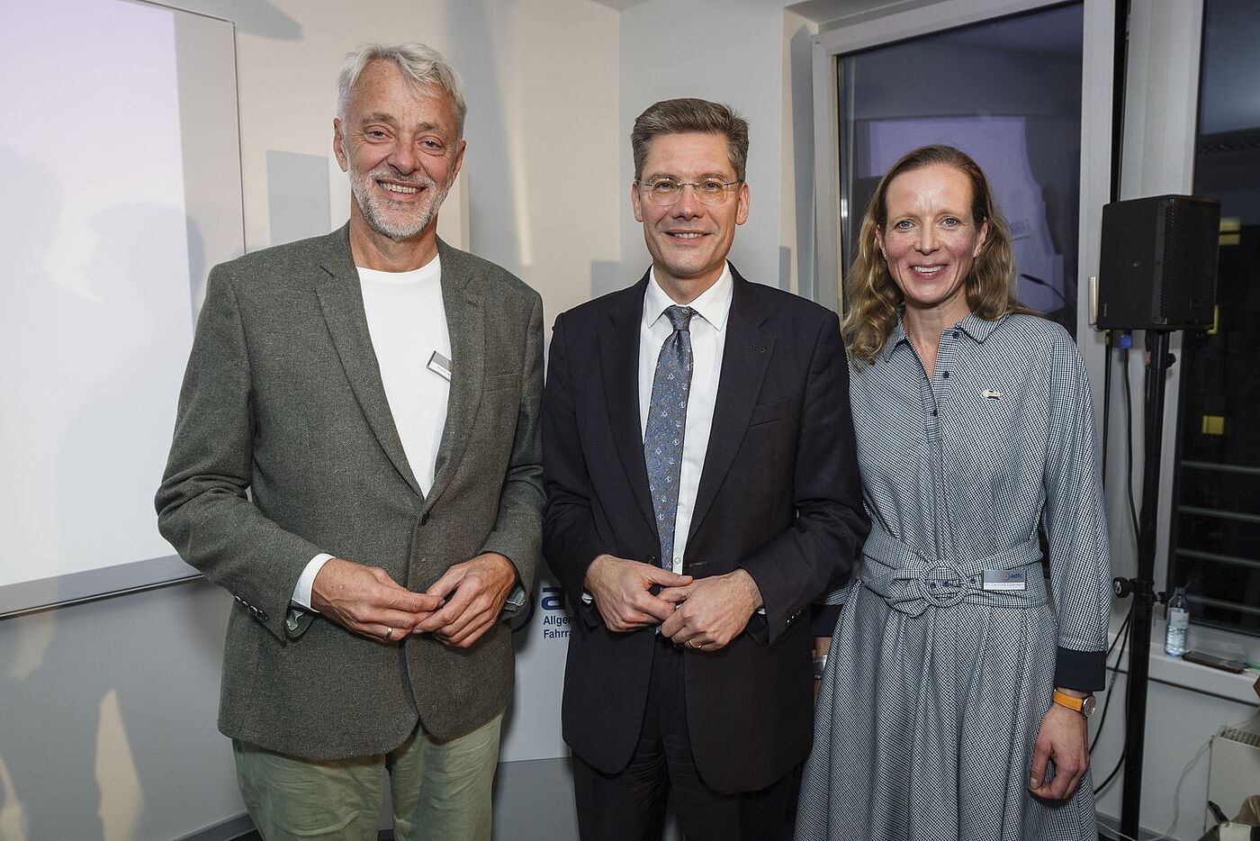 Frank Masurat, ADFC-Bundesvorsitzender, Christian Hirte, Parlamentarischer Staatssekretär im Bundesverkehrsministerium und Dr. Caroline Lodemann, Politische ADFC-Bundesgeschäftsführerin (v. l. n. r.). Frank Masurat, ADFC-Bundesvorsitzender, Christian Hirte, Parlamentarischer Staatssekretär im Bundesverkehrsministerium und Dr. Caroline Lodemann, Politische ADFC-Bundesgeschäftsführerin (v. l. n. r.).